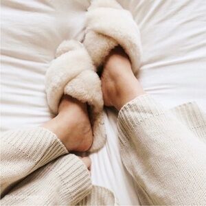 KITH Amari Criss Cross Sheepskin Slippers in Cream